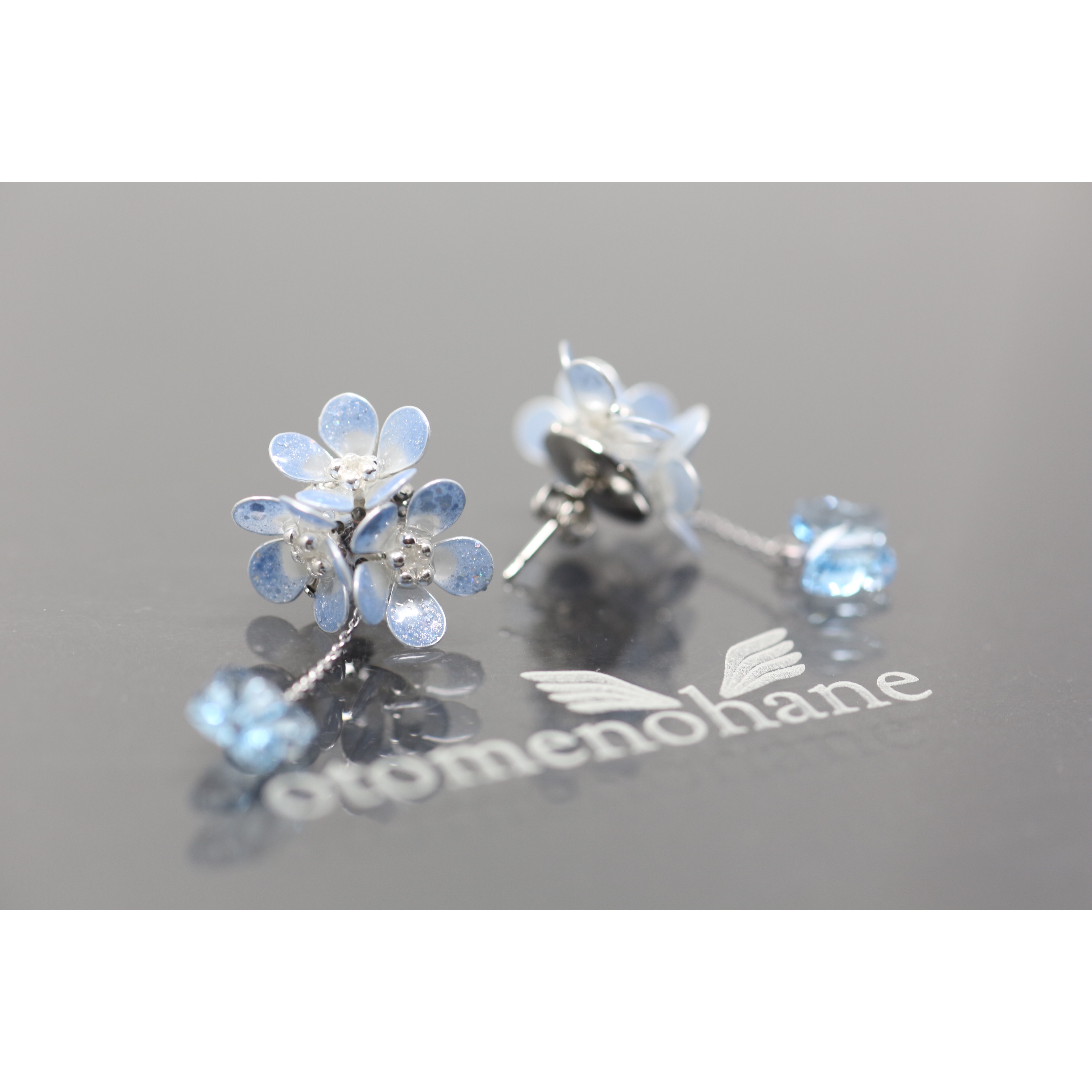 【受注生産】ネモフィラと蝶々のピアス（イヤリング可） ネモフィラ畑キャッチピアス⁄イヤリング - ショップ 地下 3 階 ピアス