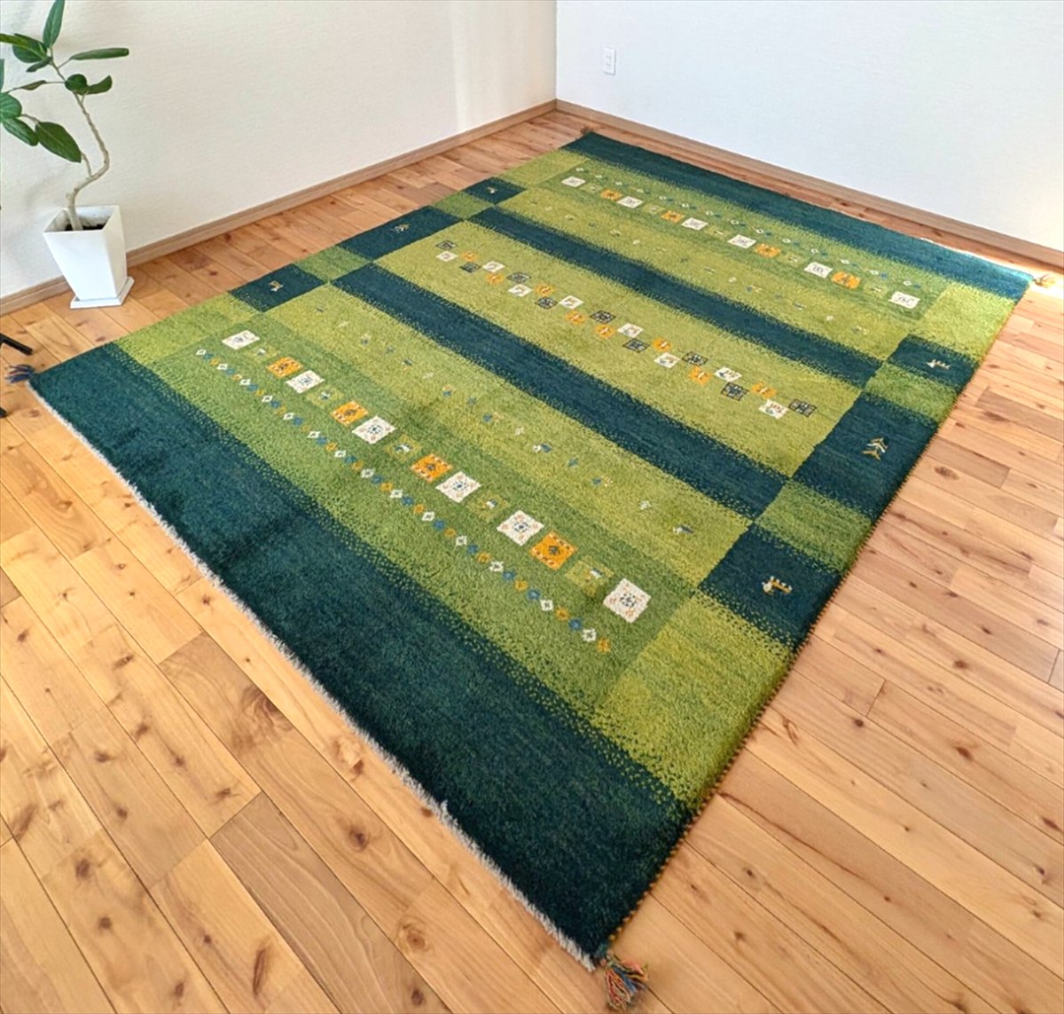 ペルシャ ギャッベ ミニマット ラグ 横39x37.5㎝ ラクダ 花 黄金