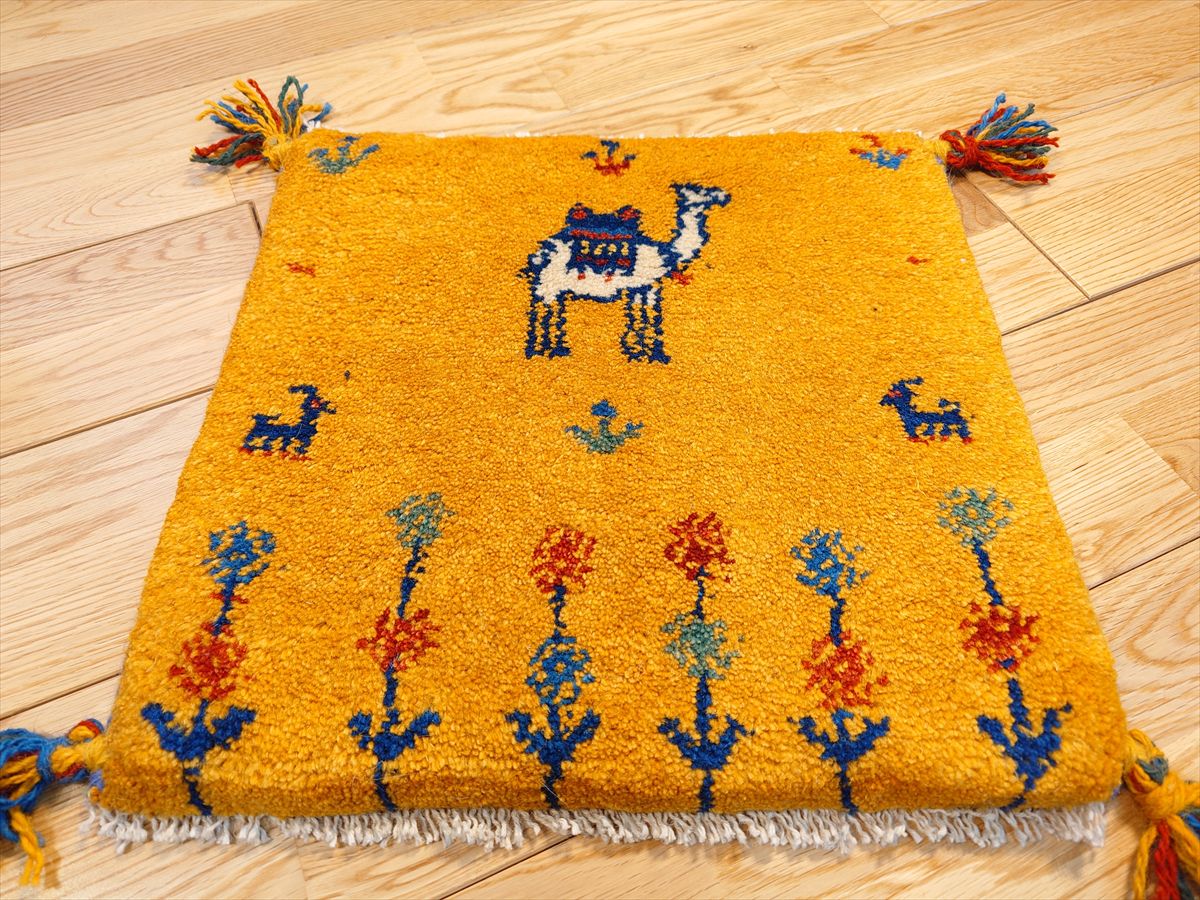 ペルシャ　ギャッベ  ミニマット  41×42   生成　ラクダ ペルシャ ギャッベ ミニマット ラグ 横39x37.5㎝ ラクダ 花 黄金