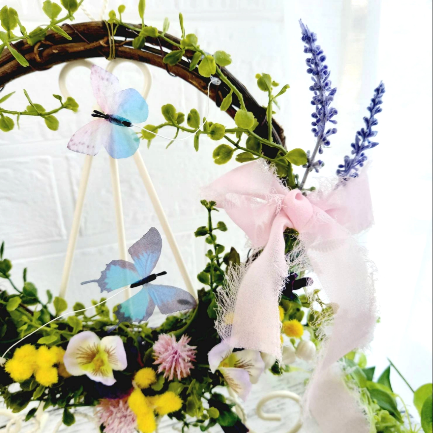 アーティフィシャルフラワー》蝶が飛ぶ?春の花リース(ラッピング