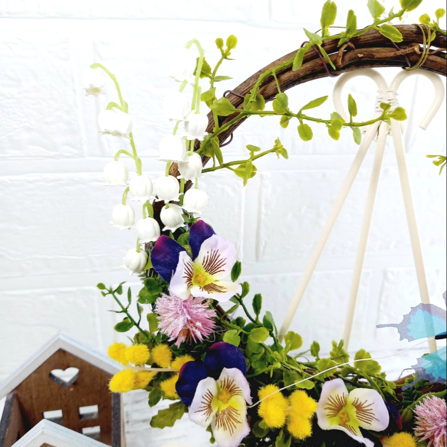 アーティフィシャルフラワー》蝶が飛ぶ?春の花リース(ラッピング