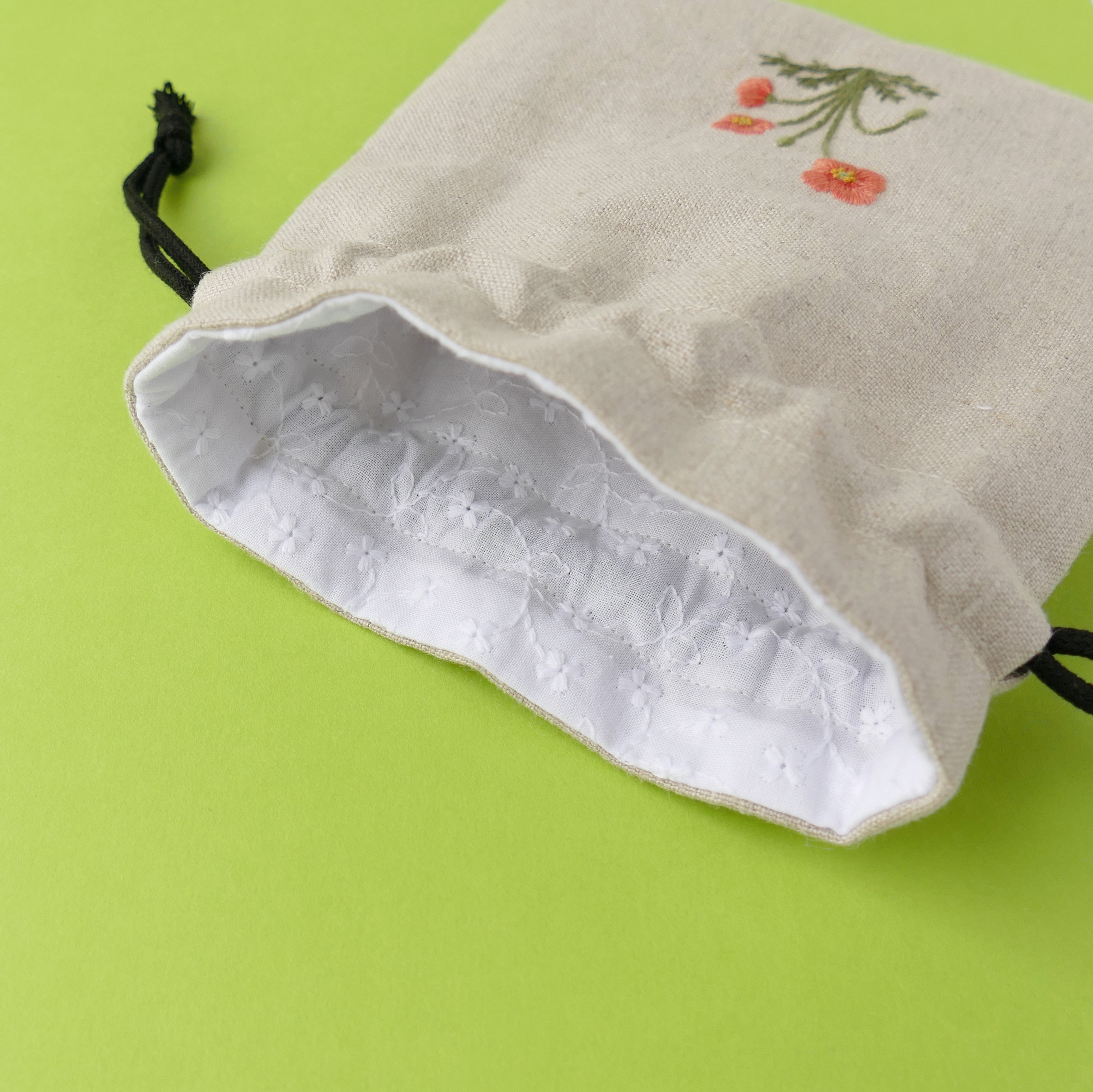 【リネン刺繍　ようこママページ】ボートポーチ リネン刺繍 ようこママ様専用ページ】ボートポーチ