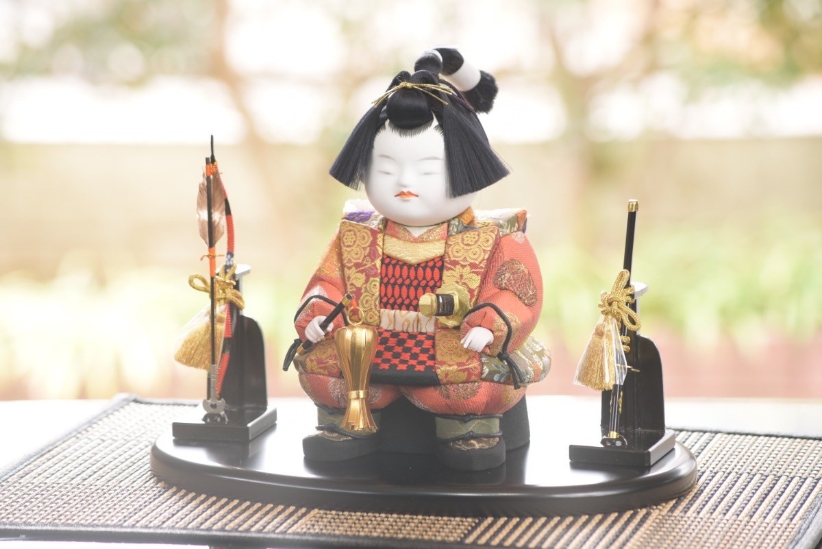 日本の兜飾り 伝統的な武士人形 日本の兜飾り 伝統的な武士人形 五月人形 吉徳大光 兜