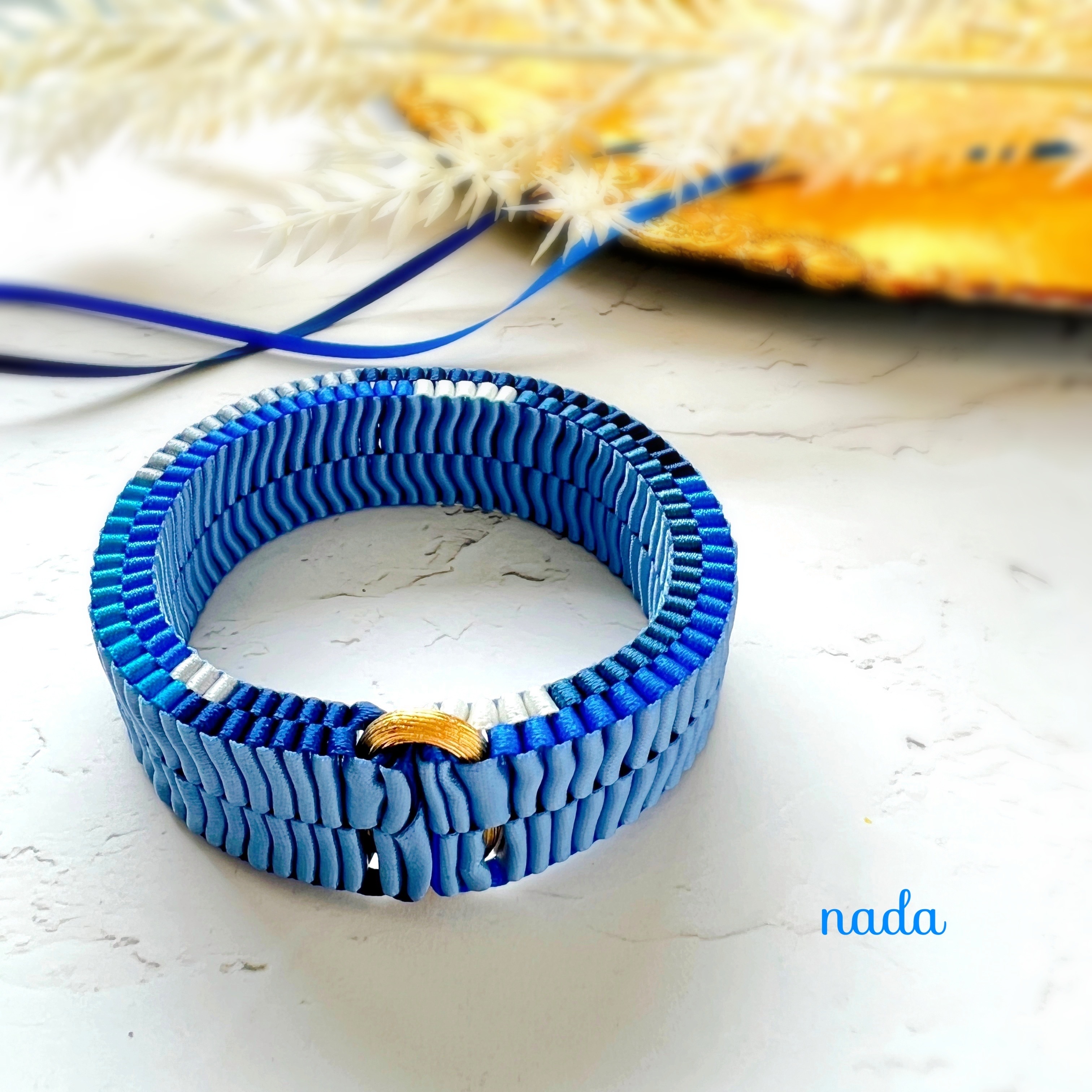 マルチカラーがオシャレ！リボンでできた大人なバングル/ブレスレット