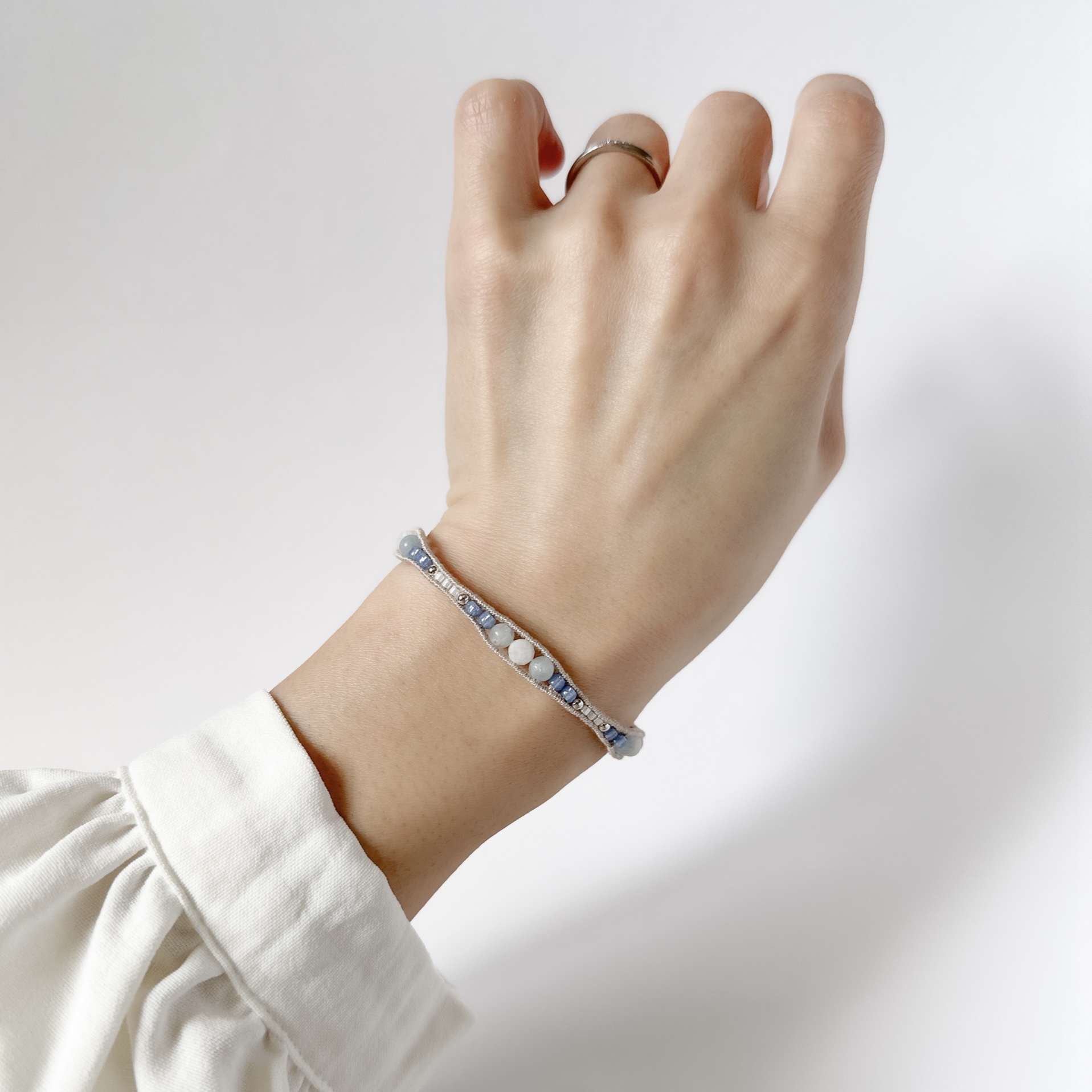 一点物】アイオライトサンストーンのワイヤーラッピングブレスレット③✩*˚