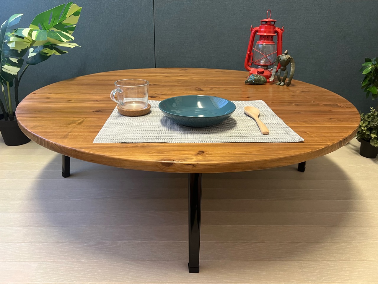 【オーダー】 ローテーブル 丸形 105cm 杉 焦茶 折りたたみ脚 オーダー】 ローテーブル 丸形 105cm 杉 焦茶 折りたたみ脚