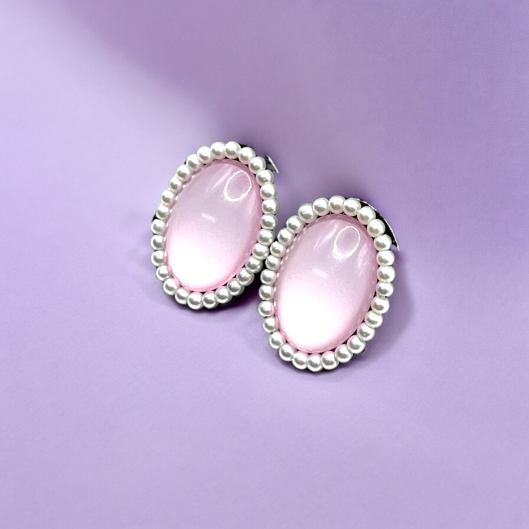 ハンドメイドピアス691 白う