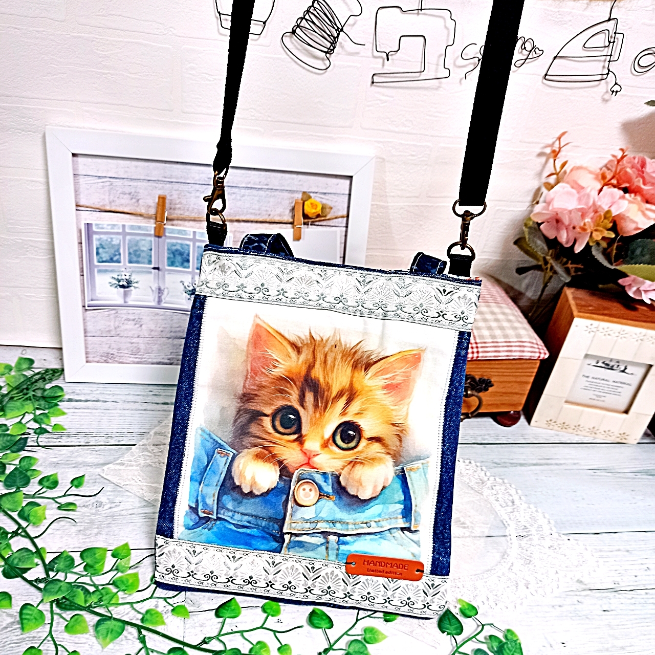 猫茶様オーダーハンドメイドバッグ デニムリメイクバッグ リメイクデニムバッグ デニムリメイク 2WAYトートバッグ・サコッシュ「茶トラ猫