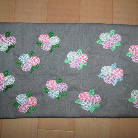 たろうちゃん様オーダー　ハンドメイド　ブックカバー　手刺繍　その他おまとめ 手刺繍のブックカバー『猫と月』【受注生産】 | iichi 日々の