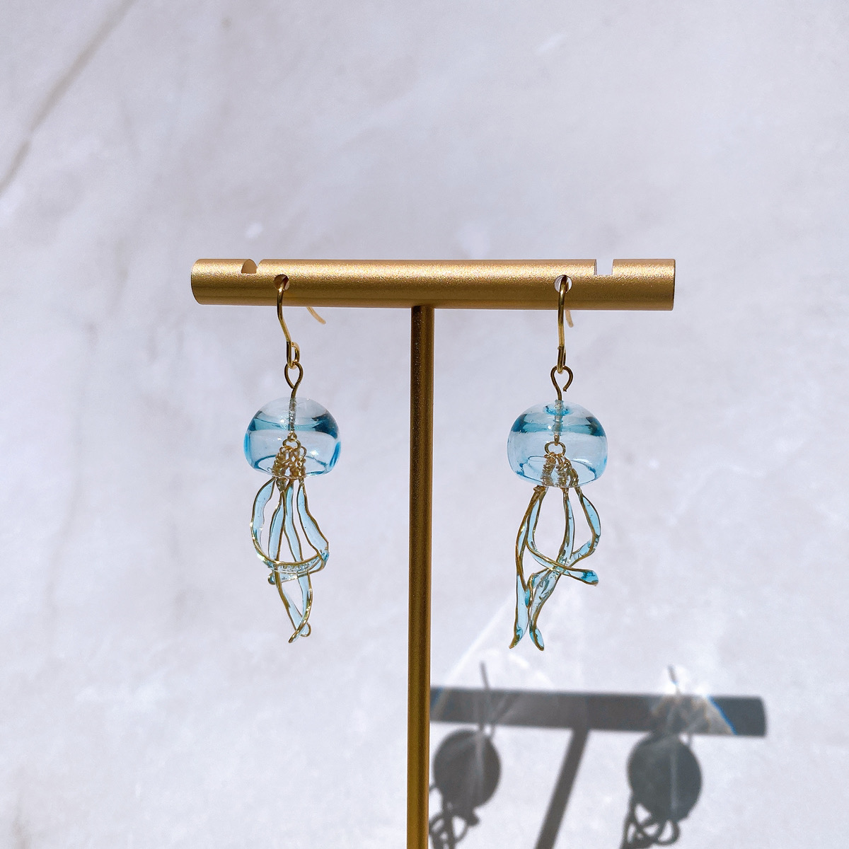 クラゲピアス レジン ハンドメイド 透明 揺れる 海モチーフ