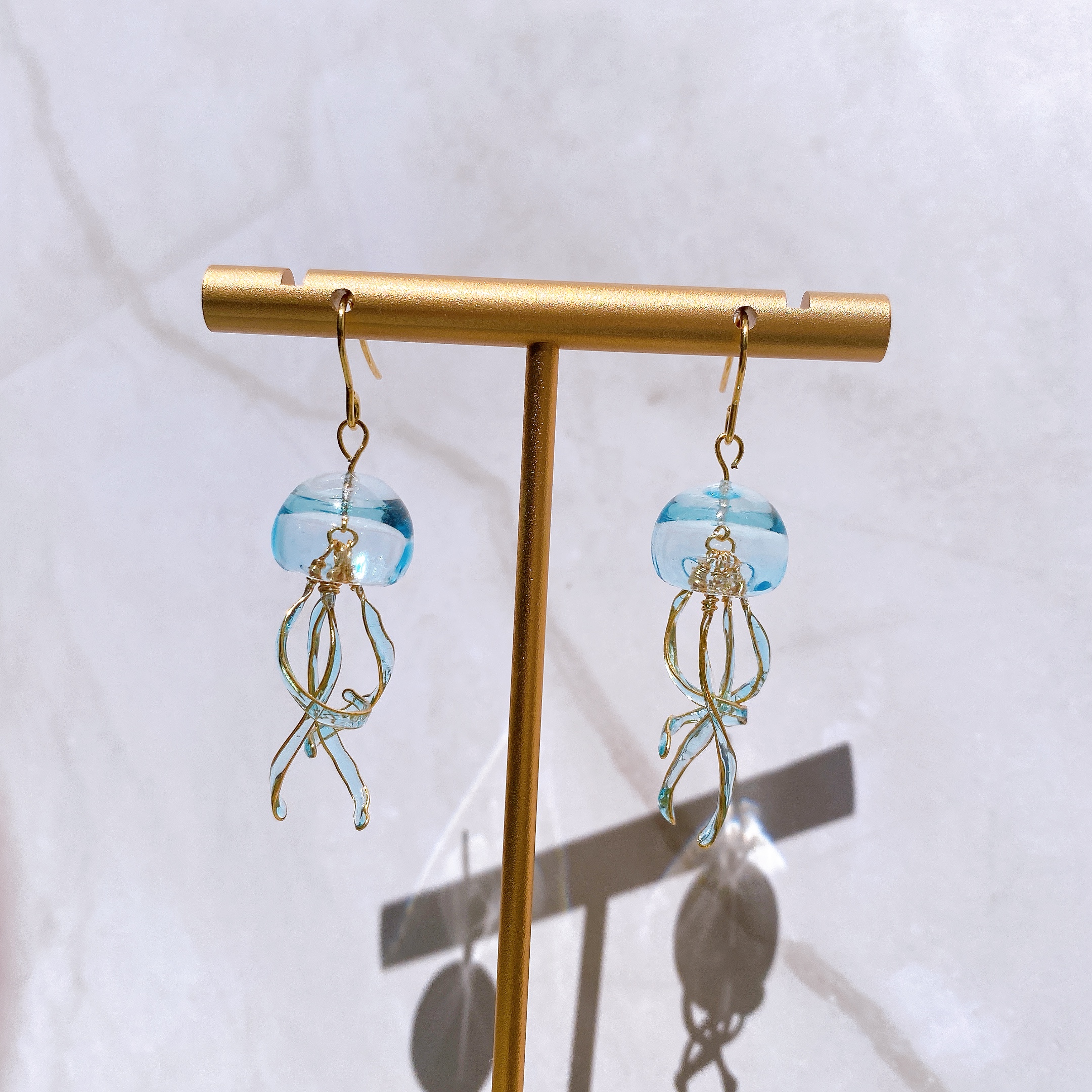 クラゲピアス レジン ハンドメイド 透明 揺れる 海モチーフ